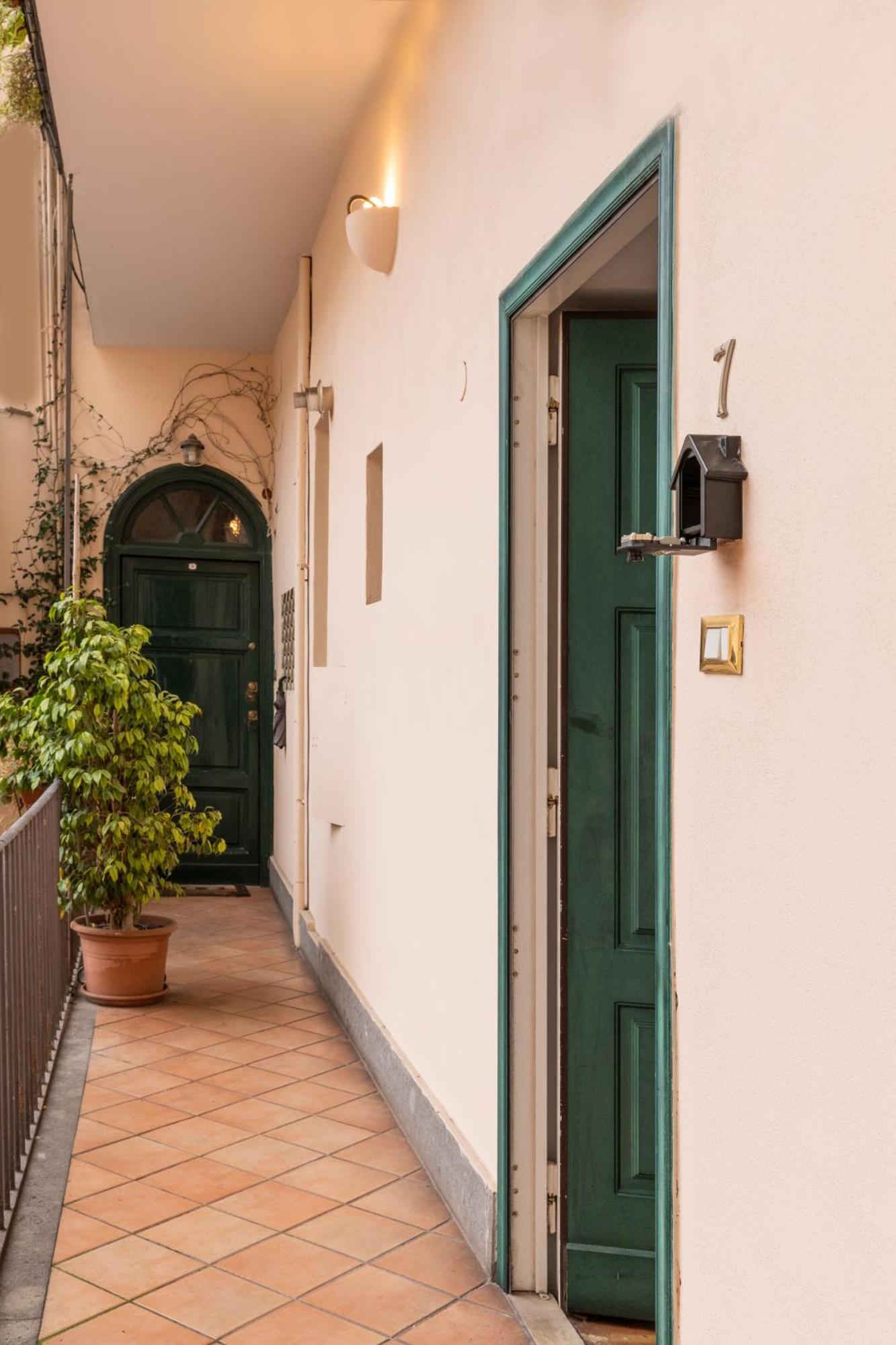 Colosseo Apartment- Heart Of Rione Monti Рим Экстерьер фото
